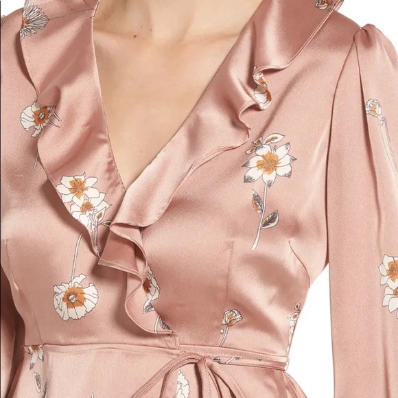 🎉HOSTPICK 🎉ASTR Pink Wrap Blouse size XS - Picture 5 of 6